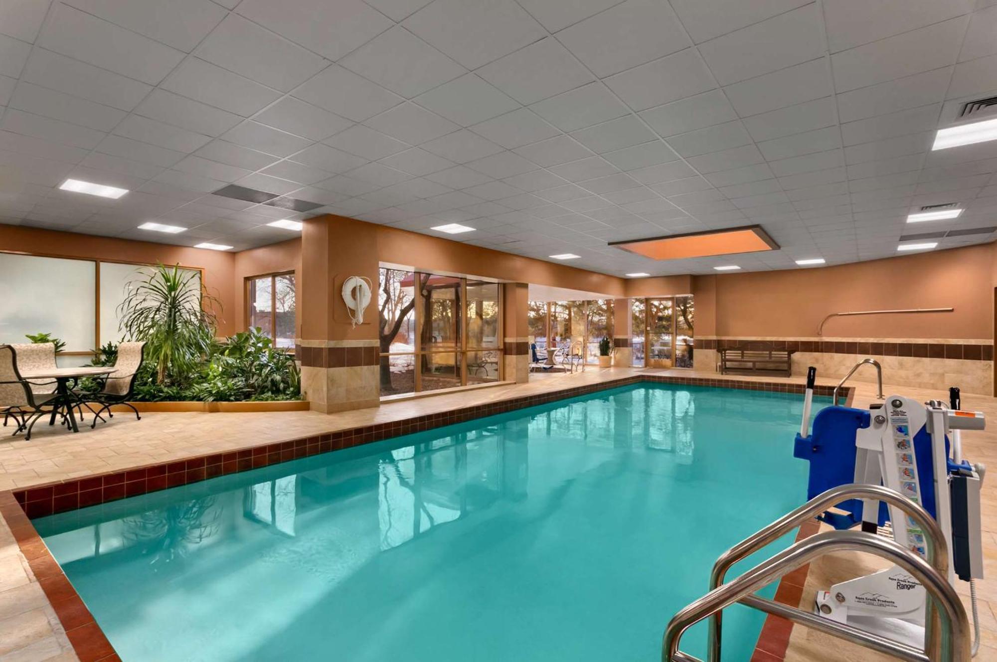 Embassy Suites By Hilton Chicago North Shore Deerfield Exterior photo